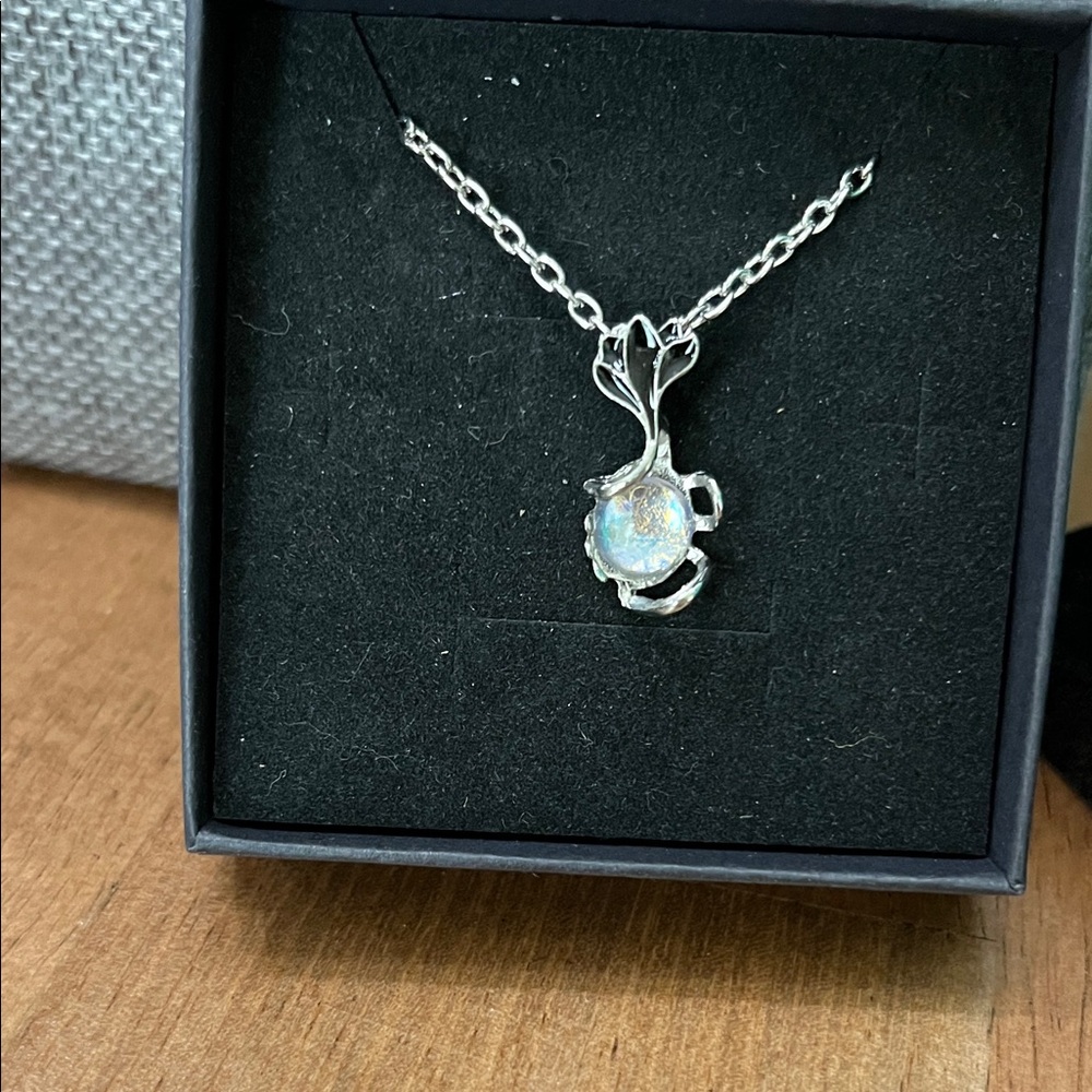 Elegant Silver Necklace with Opal Pendant